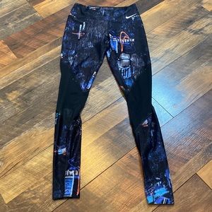 Like new Nike Dri fit leggings with mesh size XS
